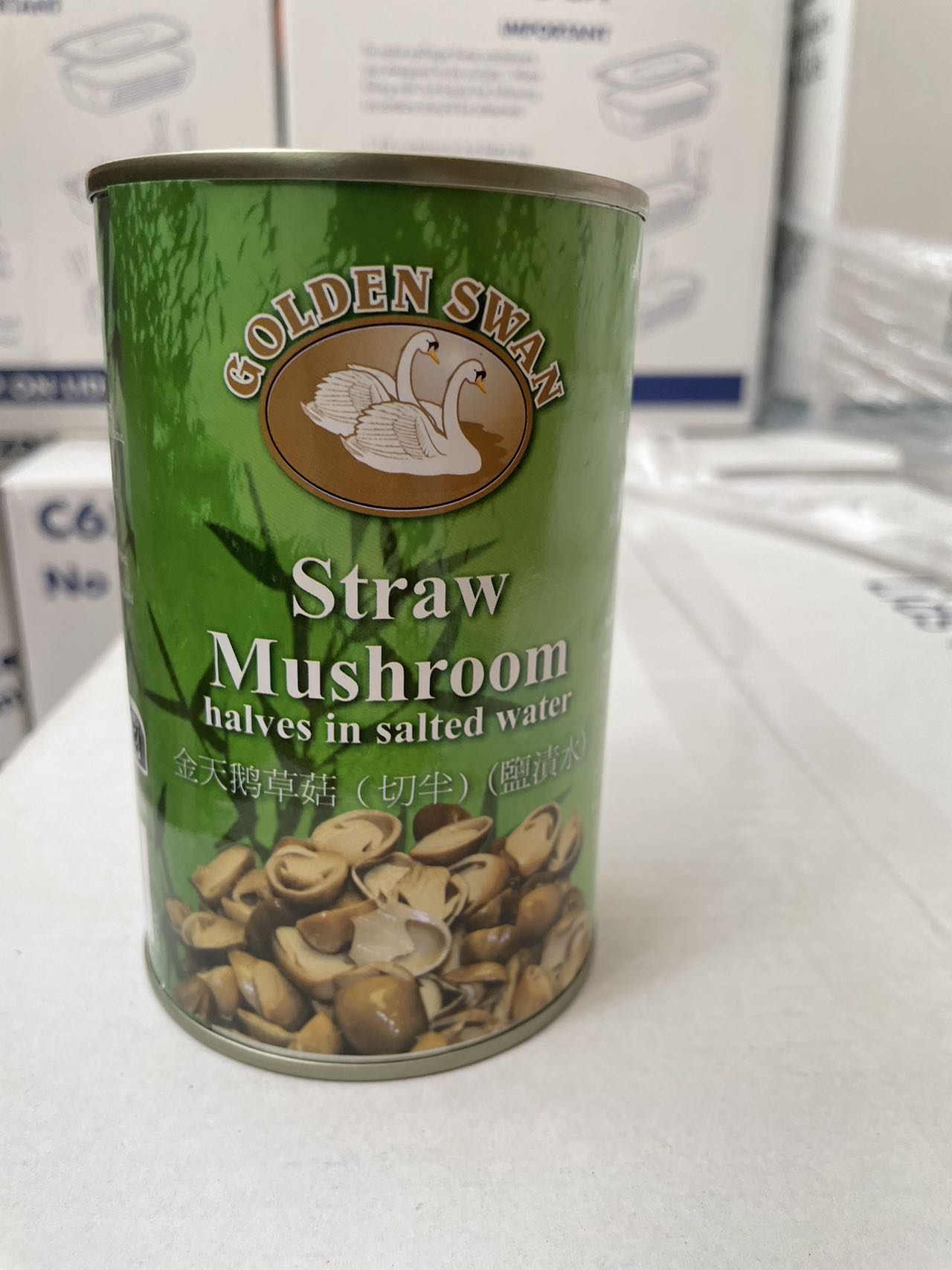【金天鹅】对切草菇 Golden Swan Straw Mushroom (Halves) 【24罐/箱】【425g/罐】  CaoG